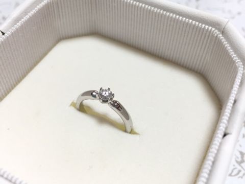 【4℃ BRIDAL(ヨンドシーブライダル)の口コミ】 もともとこちらのブランドが好きだったので、自分の中で婚約指輪をプレゼ…