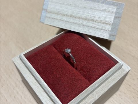 【出雲結(いずもゆい)の口コミ】 お花のようなデザインがとても素敵で、見るたびに心がときめきます。細部…