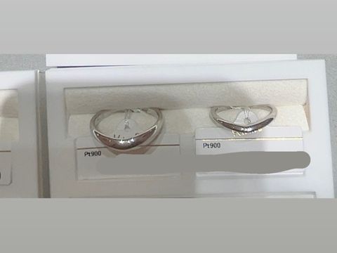 【ケイウノ ブライダル(K.UNO BRIDAL)の口コミ】 デザイン性を求めてぽってりした形のものを試着させてもらいました。かわ…