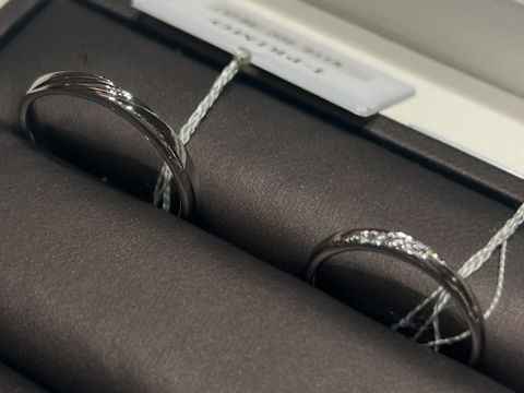 【アイプリモ(I-PRIMO)の口コミ】 プラチナの結婚指輪を探していました。
着け心地も良く、新郎新婦ともに好…