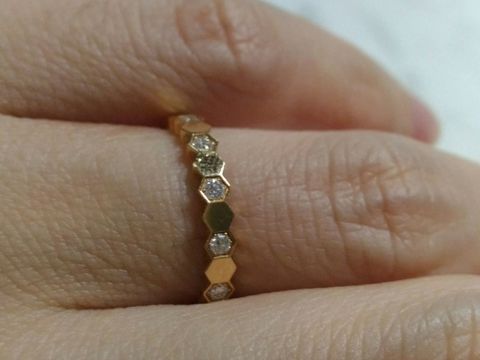 【ショーメ(CHAUMET)の口コミ】 結婚指輪がシンプルなので、婚約指輪は個性的なものがほしかった。この指…