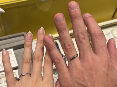 【ケイウノ ブライダル(K.UNO BRIDAL)の口コミ】 付け心地の良さ。充実したアフターサービスが生涯無料なこと。
石の数やサ…