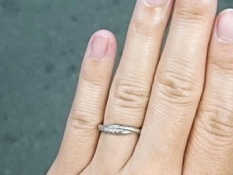 【STAR JEWELRY(スタージュエリー)の口コミ】 適度にウエーブがあって、埋め込まれたダイヤの輝きがとてもきれいだった…