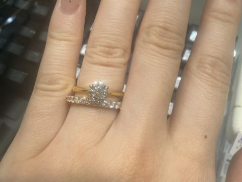 【サトウ宝石の口コミ】 シンプルなデザインですが、ソリテールリングが0.7カラット、エタニティリ…