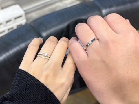 【BRILLIANCE+(ブリリアンスプラス)の口コミ】 重ね付けをしてもお互いを尊重し合うようなデザインかつ、
結婚指輪のみで…