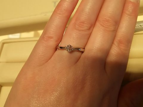 【ギンザタナカブライダル(GINZA TANAKA BRIDAL)の口コミ】 中石のダイヤは0.2カラットから用意されてますが、数万の差ということで0.…