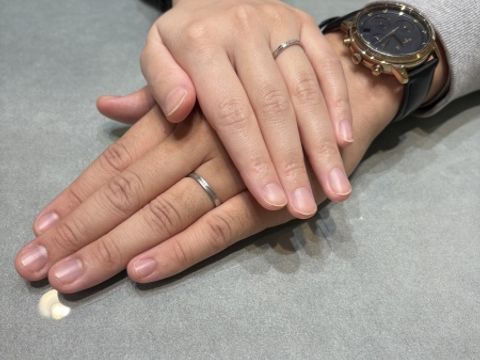 【アイプリモ(I-PRIMO)の口コミ】 緩やかなウェーブラインが指に自然に馴染み、手元を柔らかく見せてくれる…