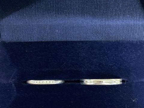 【銀座ダイヤモンドシライシの口コミ】 ストレートは、王道で指にあいやすくおすすめです。3石、5石、7石と選ぶこ…