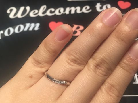 【銀座ダイヤモンドシライシの口コミ】 デザインと価格で決めました。
デザインはシンプルなもので少しダイヤが入…