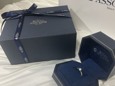 【ROYAL ASSCHER(ロイヤル・アッシャー)の口コミ】 ちょっとだけ他と違うデザインでウェーブが可愛い！
初めて見た時に、これ…