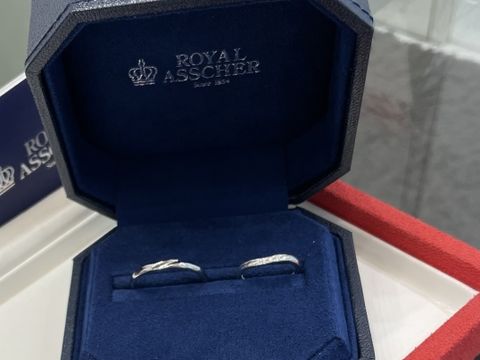 【ROYAL ASSCHER(ロイヤル・アッシャー)の口コミ】 男女全く同じペアではなく、違うものをそれぞれ選んでいます。同じメーカ…