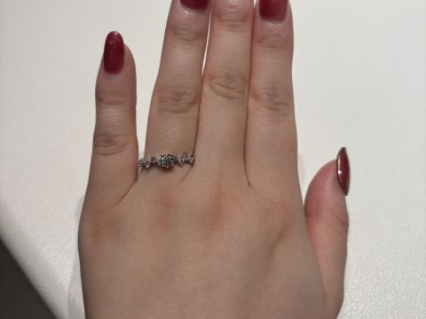 【アイプリモ(I-PRIMO)の口コミ】 メレダイヤがたくさんあしらわれていてとても華やかでお気に入りです。国…