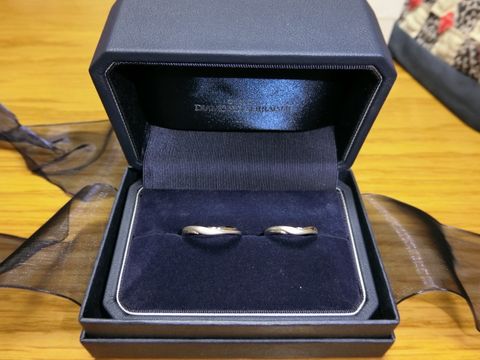 【銀座ダイヤモンドシライシの口コミ】 できるだけシンプルなもの、というコンセプトで探していましたが、マット…