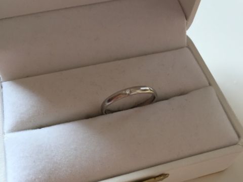【都民共済(とみんきょうさい)の口コミ】 婚約指輪を凝った物にしたので、結婚指輪はとにかくシンプルな物を！と思…