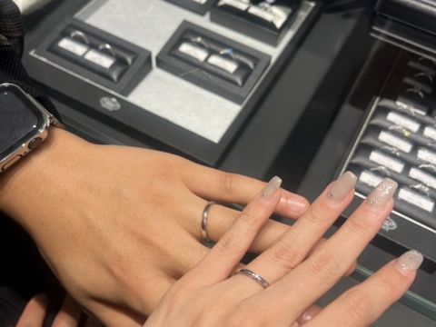 【エクセルコダイヤモンド(EXELCO DIAMOND)の口コミ】 シンプルなデザインながらもミル打ち加工がされており、人と被らない感じ…