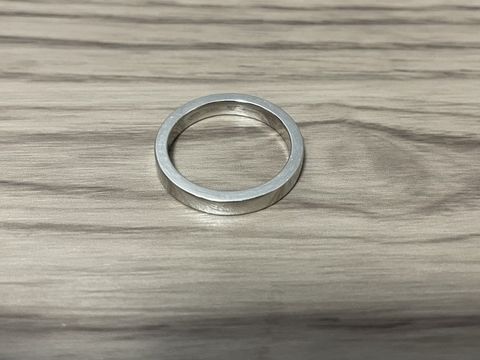 【ブルガリ(BVLGARI)の口コミ】 指輪のデザインはとでもシンプルなものです。他のブランドの指輪よりも太…