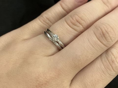 【YUKA HOJO(ユカホウジョウ)の口コミ】 指輪をねじって動きをつけているので、他にはないデザインです。小さなダ…