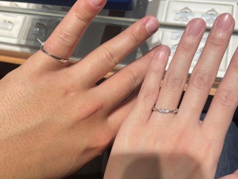 【銀座ダイヤモンドシライシの口コミ】 指輪の決め手は、デザイン、付け心地、価格、アフターサービスでした。
色…