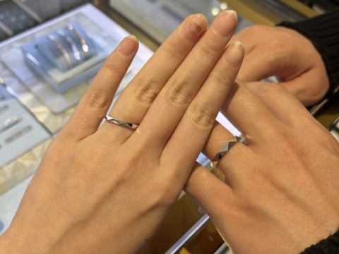 【グラフ(GRAFF)の口コミ】 結婚指輪＝キラキラの憧れはありつつ、仕事柄ダイヤモンドは控えめにした…