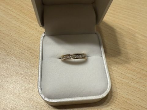 【玉煌(ギョクオウ)の口コミ】 エタニティリングのプリンセスカットやエメラルドカットで探していました…