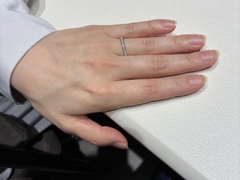 【アイプリモ(I-PRIMO)の口コミ】 ダイヤモンドがたくさんあしらわれたキラキラした印象の指輪がとても気に…