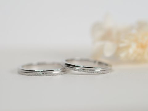 【CRAFY(クラフィ)の口コミ】 婚約指輪との重ね付けを意識しつつ、シンプルかつ上品なデザインとなるよ…