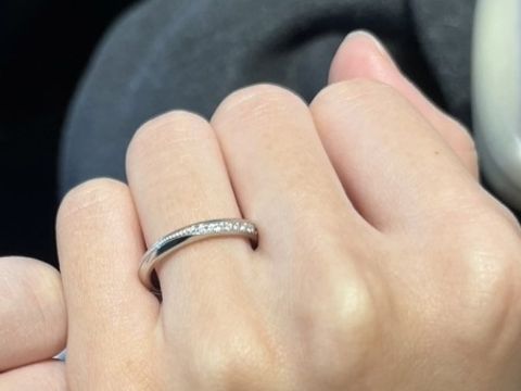 【エクセルコダイヤモンド(EXELCO DIAMOND)の口コミ】 シンプルで少しアンティークさもあるミルグレインの模様が美しくとても可…