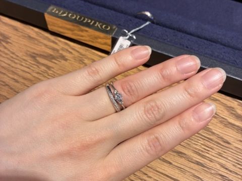 【BIJOUPIKO(ビジュピコ)の口コミ】 銀座本店にしか無い指輪のデザインだと聞いて試着してみました。セットリ…
