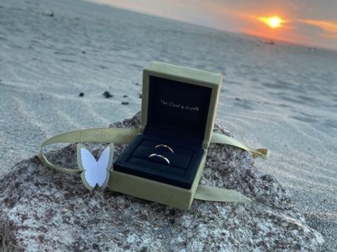 【ヴァン クリーフ＆アーペル(Van Cleef & Arpels)の口コミ】 シンプルな2.5mmのリングを選びました。
色はローズゴールドです。
ゴール…