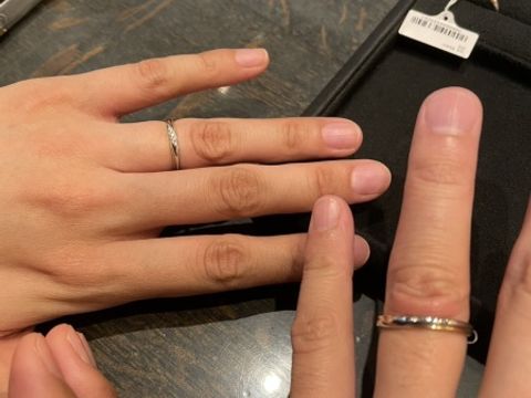 【ケイウノ ブライダル(K.UNO BRIDAL)の口コミ】 コンビネーションリングで見る角度によって色が違ったりどこから見てもキ…