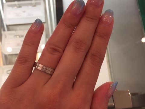 【JEWELRY  KAMATA(ジュエリーかまた)の口コミ】 リングの幅が太くて、クロスのラインが入っていて、中にちっちゃなダイヤ…