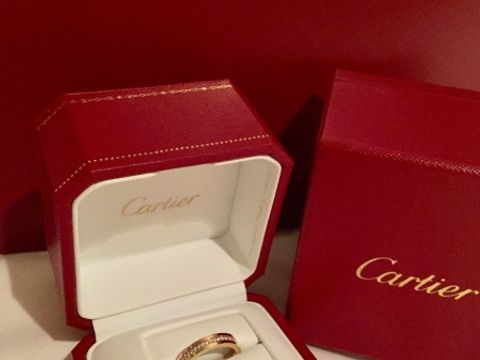 【カルティエ(Cartier)の口コミ】 結婚指輪はプラチナ派の方が多いかと思いますが、普段身に付けるアクセサ…