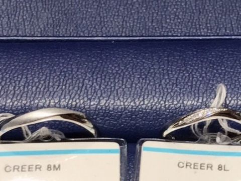 【銀座ダイヤモンドシライシの口コミ】 指にはめたときの自然なウェーブが気に入りました。別ブランドで購入した…