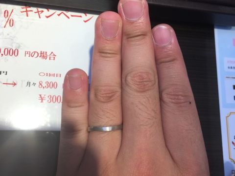 【JEWELRY  KAMATA(ジュエリーかまた)の口コミ】 Ｖ字のシルエットで、とてもシンプルなデザインでした。
つや消し加工がさ…