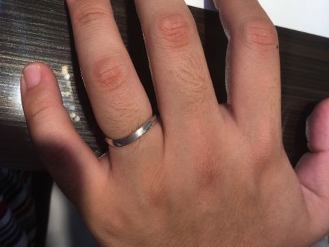 【JEWELRY  KAMATA(ジュエリーかまた)の口コミ】 綺麗なＳ字ウェーブで、とてもスタイリッシュな印象でした。ペアの女性用…