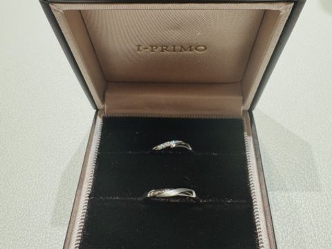 【アイプリモ(I-PRIMO)の口コミ】 ウェーブのデザインに女性はダイヤモンド、男性はマット加工がされていて…