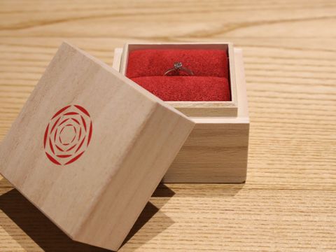 【出雲結(いずもゆい)の口コミ】 ダイヤモンドが一石とシンプルだがキラキラしています。名前の祈結(いのり…