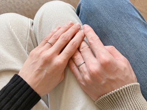 【Cayof(カヨフ)の口コミ】 シンプルながらも、表面のぽこぽことした自然なテクスチャーが魅力の指輪…