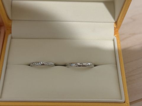 【ケイウノ ブライダル(K.UNO BRIDAL)の口コミ】 フルオーダーでデザイナーさんとたくさん話し合って決めました。
私の愛犬…