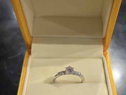 【ケイウノ ブライダル(K.UNO BRIDAL)の口コミ】 お母さんから婚約指輪付けないから付けたらと譲り受けていたものをリフォ…