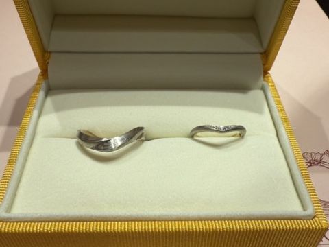 【ケイウノ ブライダル(K.UNO BRIDAL)の口コミ】 ・イチからデザインを考えるのは難しいので、元からあるデザインを参考に…