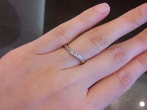 【JEWELRY  KAMATA(ジュエリーかまた)の口コミ】 シンプルな指輪を探していました。滑らかなラインが素敵です。すこし派手…