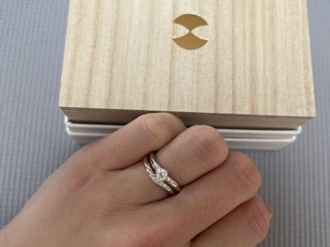 【AMATSU(アマツ)の口コミ】 シルバーとゴールドの絶妙な色味が上品で、どんな服にも合わせやすい指輪…