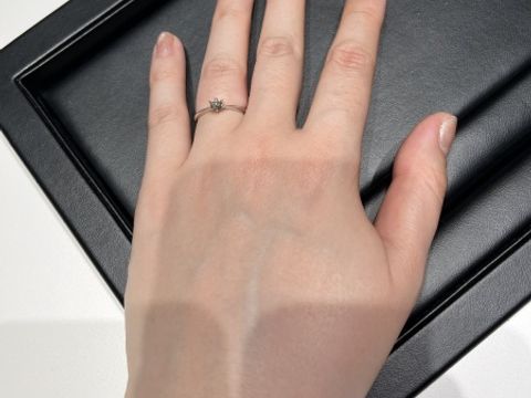 【ラザール ダイヤモンド(LAZARE DIAMOND)の口コミ】 王道のデザインを求めていたらピッタリなものに出会えました。ダイヤモン…