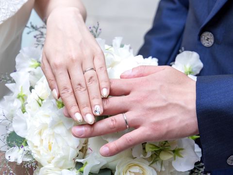 【TRECENTI(トレセンテ)の口コミ】 シンプルだけど少しデザイン性がある
夫婦でお揃いのデザイン
表面に石が…