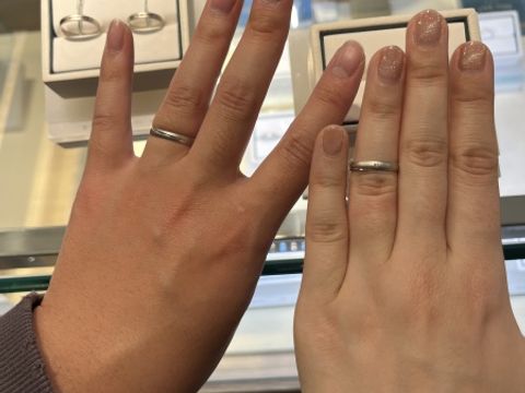 【BIJOUPIKO(ビジュピコ)の口コミ】 丸みがあり可愛らしい指輪です。斜めにマットの加工が入っているので、女…