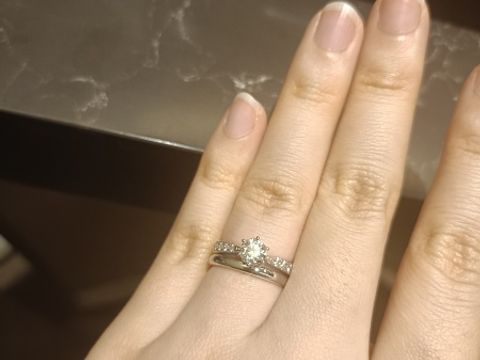 【TASAKI(タサキ)の口コミ】 ダイヤを支える6本の爪と、ダイヤ本体付近のリングが細くなっているデザイ…