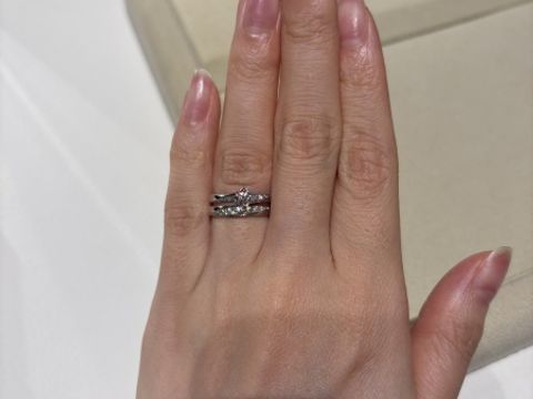 【和光ブライダルブティックギンザの口コミ】 上品でエレガントな雰囲気のデザインが多い印象です。中でも流れるような…