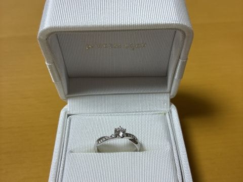 【Princess Bijou(プリンセス・ビジュー)の口コミ】 アリエルをイメージした、ゆるやかなウェーブ型のデザインがとてもかわい…