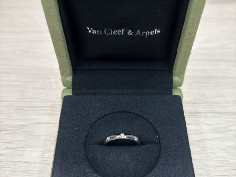 【ヴァン クリーフ＆アーペル(Van Cleef & Arpels)の口コミ】 ヴァンクリの結婚指輪の中では、よく選ばれる定番のデザインかと思います…